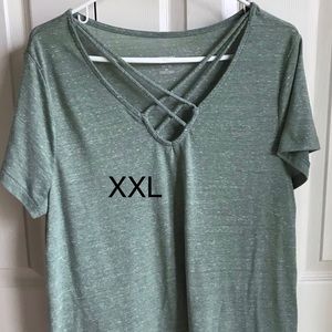 Criss-cross short sleeve tee